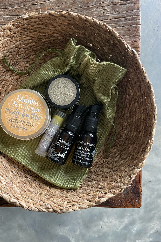 the little green travel bag